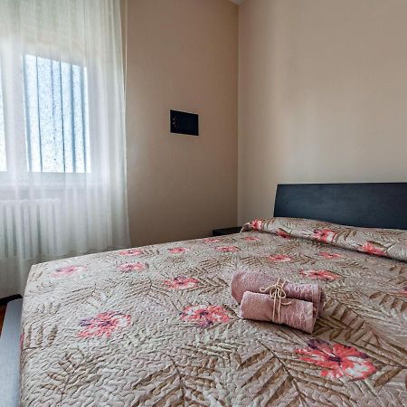 Апартаменты Luxury House Near Train Station Ливорно Экстерьер фото