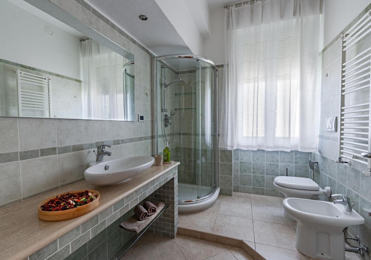Апартаменты Luxury House Near Train Station Ливорно Экстерьер фото