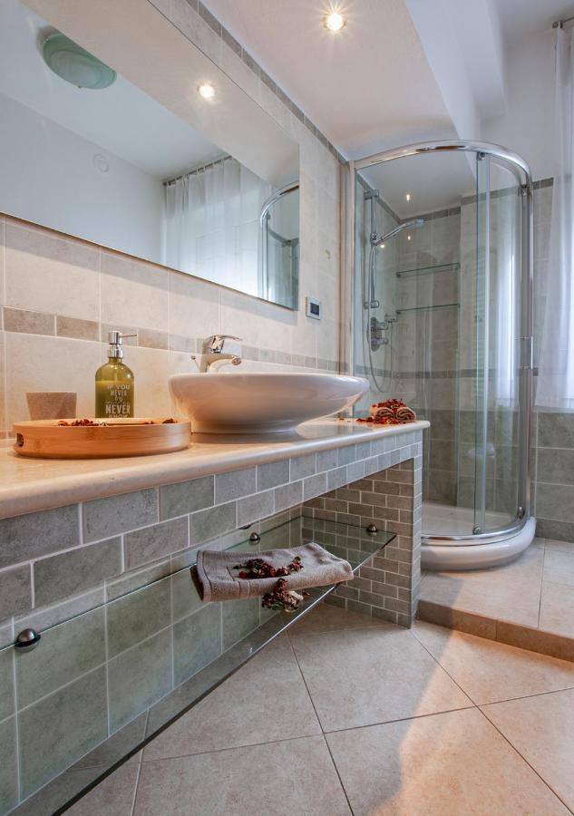 Апартаменты Luxury House Near Train Station Ливорно Экстерьер фото